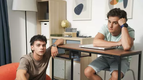 Frați în viața de zi cu zi, dar și în serialul „Ana, Mi-ai fost scrisă în ADN”. Cine sunt actorii Bogdan și Ștefan Iancu