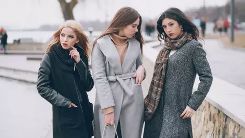 Cele mai populare culori pentru paltoanele de damă în acest sezon