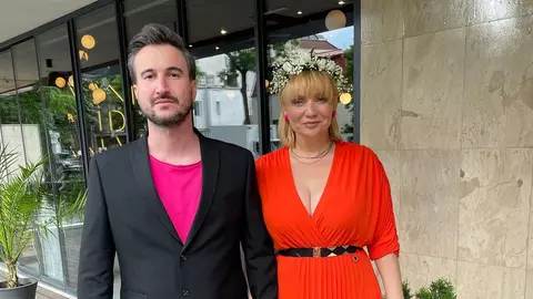 Cristina Cioran, primele declarații după ce a fost surprinsă la aceeași adresă cu Alex Dobrescu. „Purtăm dispozitive și nu ne putem apropia la mai puțin de 500 de metri”