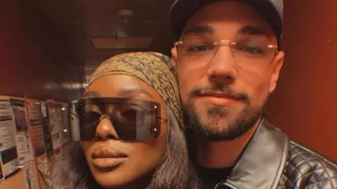 Naomi Hedman, fosta iubită a lui Florin Ristei, a confirmat relația cu fiul Ozanei Barabancea. Cum l-a fotografiat pe Andrew în dormitor