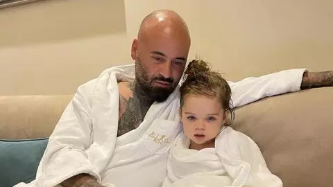 Cum arată fiica lui Matteo. Mia are 5 ani și cei mai frumoși ochi verzi: „Se joacă cu soarta a 10 oameni dintr-o familie”