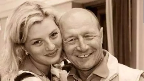Cum arată casa Ioanei Băsescu. Are o vilă în Snagov cu piscină și ponton