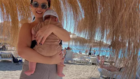Anca Dinicu și Georgian Păun și-au dus fiul în prima vacanță la plajă. Cum arată Radu. „Să aveți o săptămână cel puțin la fel de bună ca a noastră”