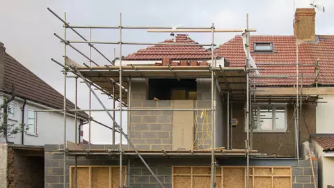 Cum să îți pregătești corect materialele pentru o construcție solidă