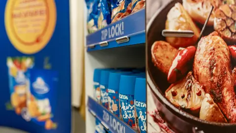 Vegeta a donat 25.000 de euro Colegiului Economic Viilor pentru amenajarea unei Autoserviri