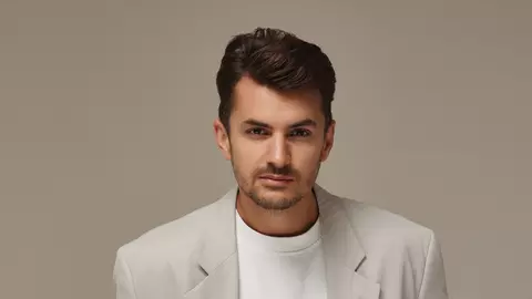 Actorul Vlad Udrescu, despre secvențele romantice din serialul „Ana - Mi-ai fost scrisă în ADN”. „Nu sunt genul”