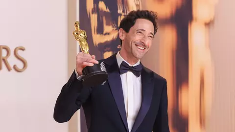 Adrien Brody, moment dezgustător la Premiile Oscar 2025. Și-a scos guma din gură și i-a aruncat-o iubitei