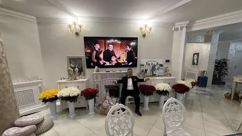 Cum arată casa lui Adi Minune. Un adevărat palat  grandios, construit cu sute de mii de euro, cu marmură, candelabre și mobilier regal!