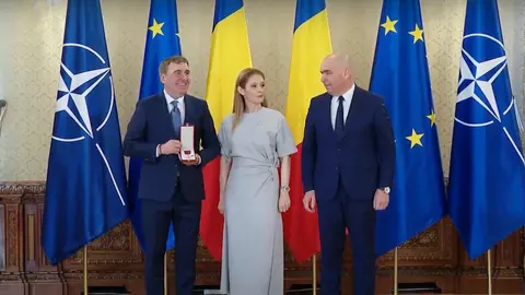 Cât costă pantofii Christian Dior pe care Marilena Hagi i-a asortat la rochia gri purtată la Palatul Cotroceni. Nici Kira Hagi nu s-a lăsat mai prejos