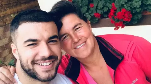 Reacția pe care a avut-o mama Geta când a văzut poze cu fetița lui Culiță Sterp. Și surorile lui au avut de comentat