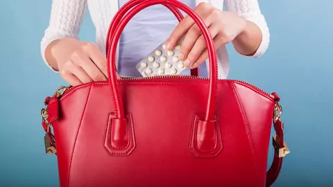 Mini-trusa de prim ajutor: ce să nu îți lipsească din poșetă