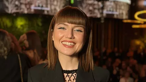 Alexandra Ungureanu recunoaște că are nevoie de operații estetice. „Rochiile stau pe mine ca pe gard. Nu-mi place nasul meu”