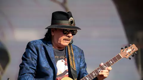 Carlos Santana, dus de urgență la spital. Ce se știe despre starea chitaristului, în vârstă de 77 de ani