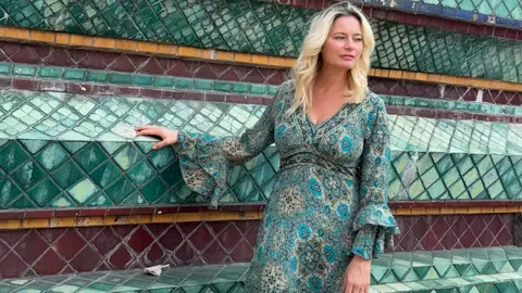Laura Cosoi s-a pozat în costum de baie și a publicat imaginea. Cum arată vedeta la câteva luni după cea născut a patra oară