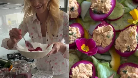 Cum face Elwira Petre ouă umplute pentru Paște. Ingredientul pe care îl folosește pentru a colora albușul