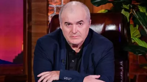 Florin Călinescu, o copilărie plină de lipsuri. A fost abandonat de mamă la 4 ani: „Mi-am cumpărat trenuleț la 32 de ani și bicicletă”