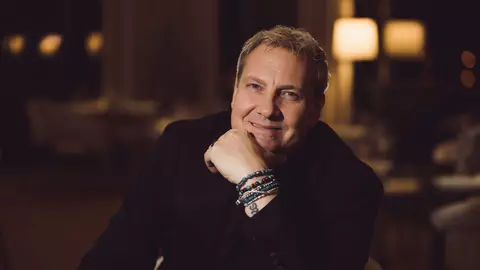 Giorgio Ciabattoni a lansat „Amore Lontano”, o piesă despre dor și iubire, dedicată soției din Italia și gemenilor săi născuți prematur 
