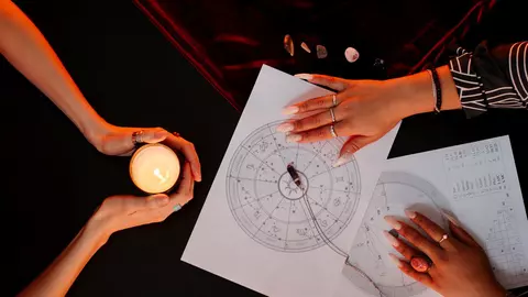 Horoscop mai 2025. Luna plină în Scorpion aduce revelații și cutremure emoționale
