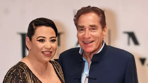 Imagini rare cu Petre Roman la petrecerea aniversară a fiicei sale, Oana Roman. Cum au fost surprinși cei doi