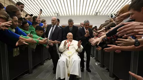 Papa Francisc a murit la vârsta de 88 de ani. ”Biserica va merge înainte. În istoria sa, eu sunt doar o trecere”