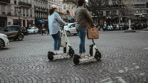 Soluția de transport ieftin și rapid pentru studenți și angajați: trotinete electrice în rate