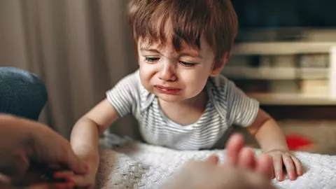 Cum poate o traumă din copilărie să îți saboteze viața profesională fără să îți dai seama