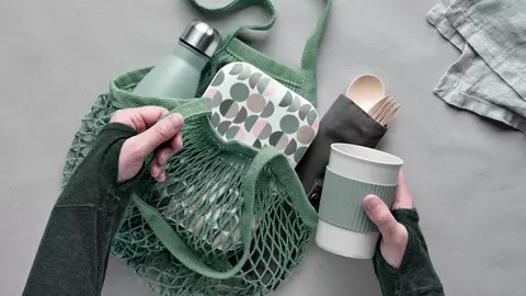 9 schimbări simple pentru a folosi mai puțin plastic