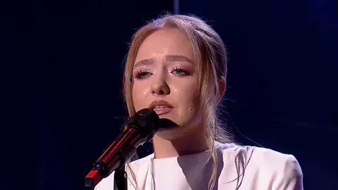 Alexia Tudose, tânăra care a supraviețuit unui accident grav după care i-au fost reatașate mâinile, a impresionat în finala Românii au talent 2025