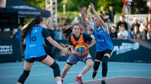 Peste 2000 de oameni au făcut sport la BCR Sport Arena Streetball, în Parcul Drumul Taberei