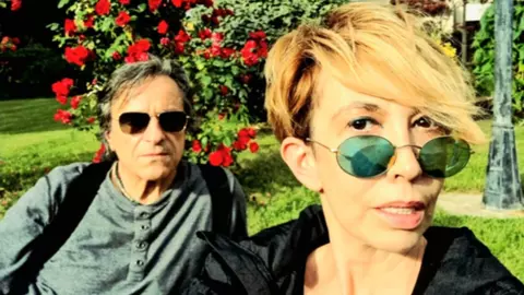 Cu ce se ocupă Iulia, soția lui Claudiu Bleonț. E o diferență de 17 ani între ei