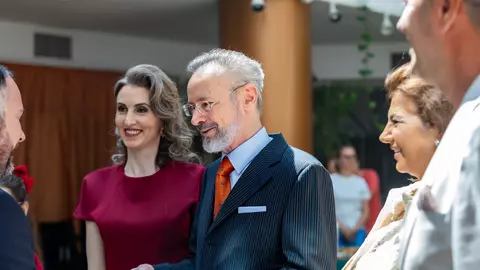 Imagini cu Mihai Albu și soția lui, Elena, în luna de miere. Mikaela, fiica designerului, radiază de fericire