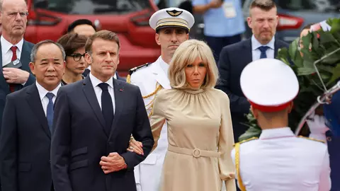 Emmanuel Macron, pălmuit de soție în vizita oficială în Vietnam. Mesajul transmis de Palatul Elysse