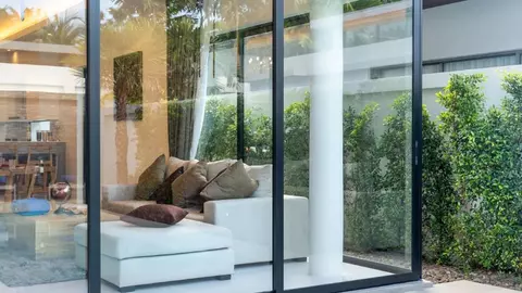 Rulouri, pergole, sisteme de sticlă – Investiții V Shades care adaugă valoare oricărui imobil