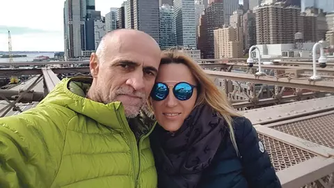 Povestea de iubire dintre Irina Păcurariu și Constantin Lăcătușu, primul român care a urcat pe Everest, pe 17 mai 1995. Ce fete superbe au!