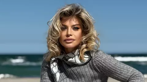 Loredana Groza, apariție spectaculoasă pe litoral. A purtat pantaloni-gogoșari: „Talentată, sexy și mereu cool”