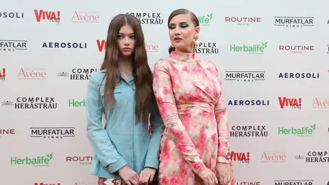 Imagini inedite cu Iulia Albu și fiica ei, Mikaela. Cum și-au făcut apariția la VIVA! Party