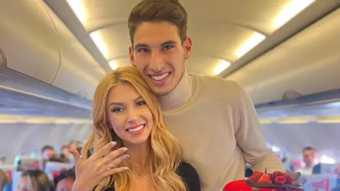 Andreea Bălan a spus când se căsătorește cu Victor Cornea: „Facem nuntă mare”. Artista va îmbrăca din nou rochia de mireasă