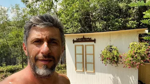 Cu ce se ocupă acum Dragoș Bucur în grădină. Actorul muncește tot mai mult de când s-a mutat la țară