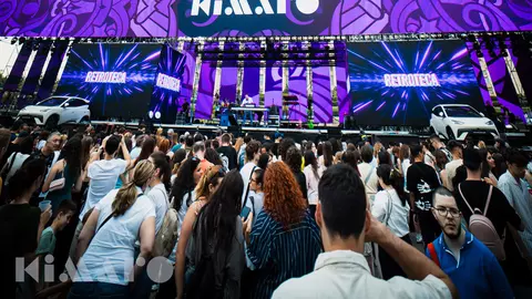Cu 750 mp de ecrane, pe o scena de 60 metri, Festivalul KIMAROa început pe 13 iunie în Piața Constituției București!