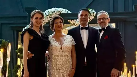 Mihaela Borcea s-a căsătorit cu Sorin Rap. Ce invitați de marcă au avut și cum au apărut Valentina Pelinel și Cristi Borcea în ziua nunții ei