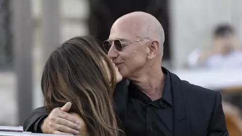 Jeff Bezos și Lauren Sanchez și-au încheiat nunta din Veneția cu o petrecere în pijamale