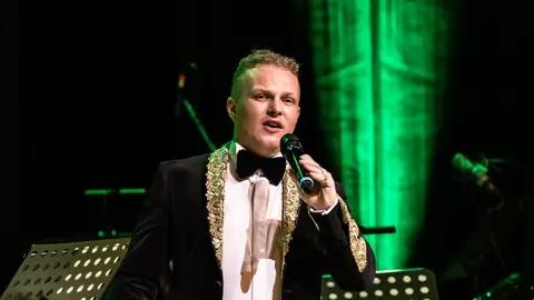 Tenorul ŞTEFAN von KORCH în concert crossover şi recital de muzică franceză, în luna iulie, la Sala Dalles