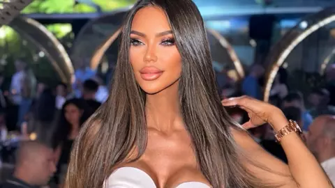 Bianca Drăgușanu, criticată pentru apariția în costum de baie alături de Sofia, fetița ei: „Halal mamă”
