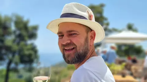 Imagini rare cu soția și copiii lui Cosmin Seleși, din vacanța în Bali. Actorul și-a aniversat partenera. „La mulți ani, iubita mea!”