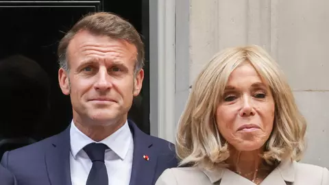 Brigitte Macron nu va divorța de soțul ei „până când mandatul lui Emmanuel nu se încheie”