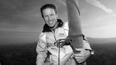 Spectacol aerian la înmormântarea lui Felix Baumgartner. Cine a participat la funeralii și detalii neașteptate despre locul de veci