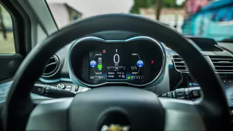 Cum să verifici istoricul unei mașini second-hand cu ajutorul brokerului auto