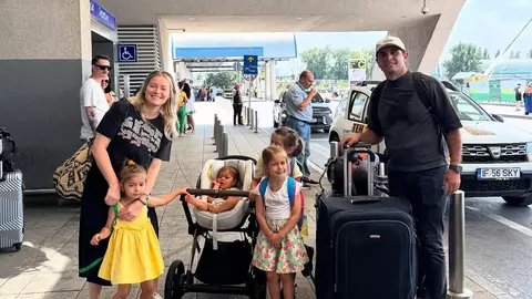 Ce au pățit Laura Cosoi și soțul ei imediat ce au ajuns în Bali. Cei doi se află în vacanță împreună cu cele 4 fetițe. „Nu avem cazare”