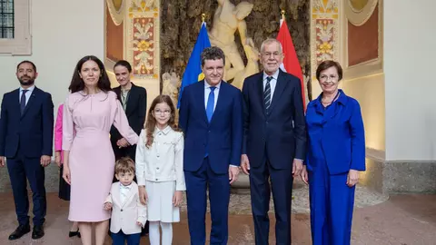 Mirabela Grădinaru, două zile, trei rochii impecabile. Cum s-a pregătit pentru prima vizită externă oficială alături de Nicușor Dan