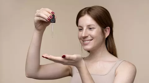 Peeling chimic – o metodă eficientă pentru revitalizarea și regenerarea pielii